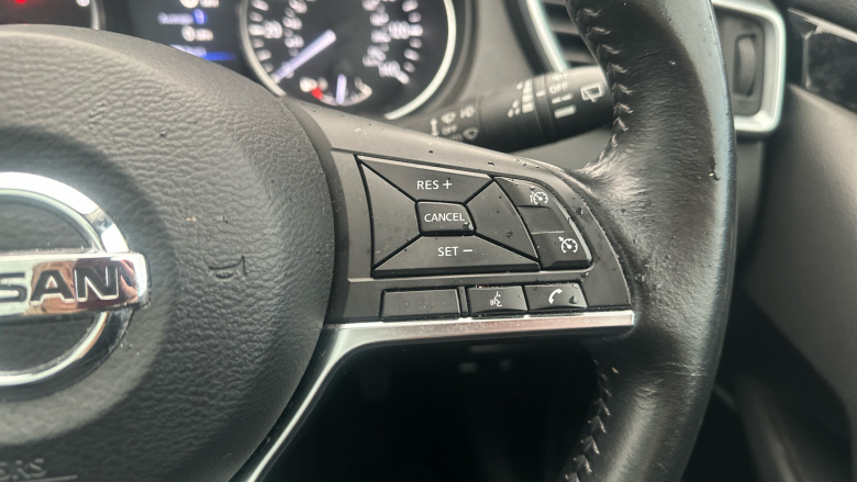 Nissan Qashqai 1.3 DiG-T N-Connecta 5dr Petrol Hatchback